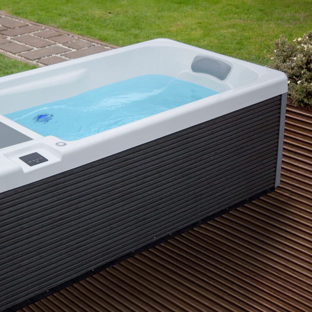 Wellis Cold Plunge Tub: Why you should take the freezing dive 1 wellis Iceland cold plunge tub sideview 4